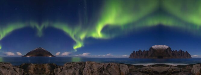 Trip Portugal Reisetipps - Polarlichter Norwegen Tromso - Skandinaviens eiskalte Schönheit fasziniert mit atemberaubenden Nordlichtern und geradezu außerirdisch imposanten Gebirgskulissen. Land der Mitternachtssonne am Polarkreis, ein Paradies für Wanderer, Naturfreunde, Hobbyfotografen und Instagram er/innen. Tromsø liegt unter dem sogenannten „Nordpollichtoval“, das den magnetischen Nordpol wie ein Ring oder Gürtel umschließt. Hier wird das Polarlicht auch Aurora Borealis genannt. Aufgrund der Struktur des Erdmagnetfeldes sind sie in dieser Region auch in Zeiten geringer Sonnenaktivität besonders häufig und intensiv zu beobachten.