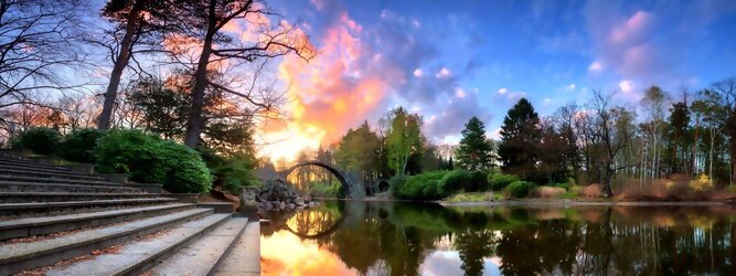 Trip Portugal Reisetipps - Teufelsbrücke wird die Rakotzbrücke in Kromlau, Deutschland, genannt. Ein mystischer, idyllischer wunderschöner Ort; eine wahre Augenweide, wenn sich der Brücken Rundbogen im See spiegelt und zum Kreis vervollständigt. Ein märchenhafter Besuch, im blühenden Azaleen & Rhododendron Park. Der Azaleen- und Rhododendronpark Kromlau ist ein ca. 200 ha großer Landschaftspark im Ortsteil Kromlau der Gemeinde Gablenz im Landkreis Görlitz. Er gilt als die größte Rhododendren-Freilandanlage als Landschaftspark in Deutschland und ist bei freiem Eintritt immer geöffnet. Im Jahr 1842 erwarb der Großgrundbesitzer Friedrich Hermann Rötschke, ein Zeitgenosse des Landschaftsgestalters Hermann Ludwig Heinrich Fürst von Pückler-Muskau, das Gut Kromlau.