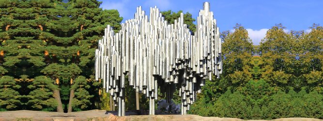 Trip Portugal Reisetipps - Sibelius Monument in Helsinki, Finnland. Wie stilisierte Orgelpfeifen, verblüfft die abstrakt kühne Optik dieser Skulptur und symbolisiert das kreative künstlerische Musikschaffen des weltberühmten finnischen Komponisten Jean Sibelius. Das imposante Denkmal liegt in einem wunderschönen Park. Der als „Johann Julius Christian Sibelius“ geborene Jean Sibelius ist für die Finnen eine äußerst wichtige Person und gilt als Ikone der finnischen Musik. Die bekanntesten Werke des freischaffenden Komponisten sind Symphonie 1-7, Kullervo und Violinkonzert. Unzählige Besucher aus nah und fern kommen in den Park, um eines der meistfotografierten Denkmäler Finnlands zu sehen.