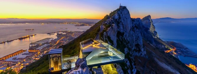 Trip Portugal Reisetipps - Ein ehemaliger militärischer Aussichtspunkt, der in eine hochmoderne Glasplattform und einen Gehweg umgewandelt wurde, der einen unvergleichlichen Blick über das Mittelmeer bietet. Ein ununterbrochener 360º-Panorama-Aussichtspunkt, der so spektakulär ist wie nirgendwo sonst auf der Welt. Betreten Sie die 360-Grad-Umgebung und bekommen Sie ein Gefühl für die Freiheit und die Heiterkeit, die Sie beim Skywalk erleben werden. Die Militärgeschichte Gibraltars während des Zweiten Weltkriegs veranschaulicht Gibraltars Position als britische Festung seit dem frühen 18. Während des Zweiten Weltkriegs spielte Gibraltar eine wichtige Rolle sowohl im Atlantic Theatre als auch im Mediterranean Theatre und kontrollierte praktisch den gesamten Seeverkehr in und aus dem Mittelmeer vom Atlantischen Ozean.